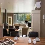 Βίλα Lakeside With Sauna