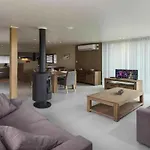 Βίλα Lakeside With Sauna