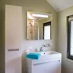 Βίλα Lakeside With Sauna *