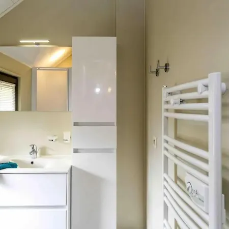 Villa Lakeside With Sauna *