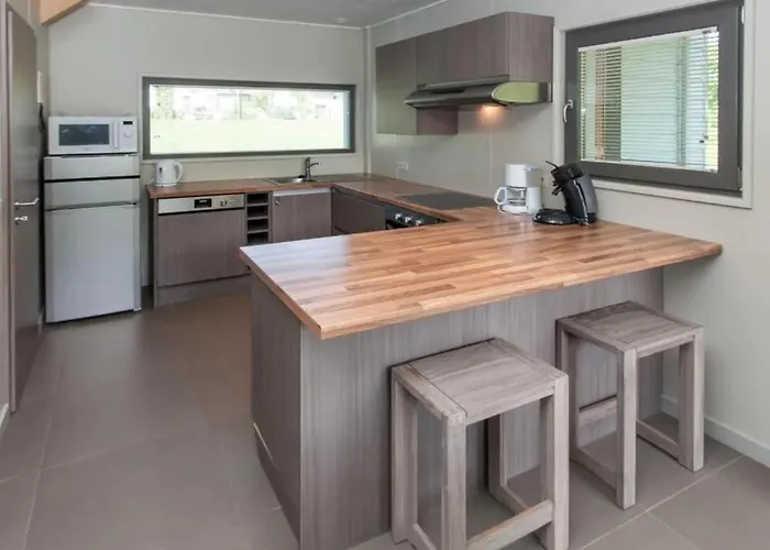 Villa Lakeside With Sauna Boussu-lez-Walcourt