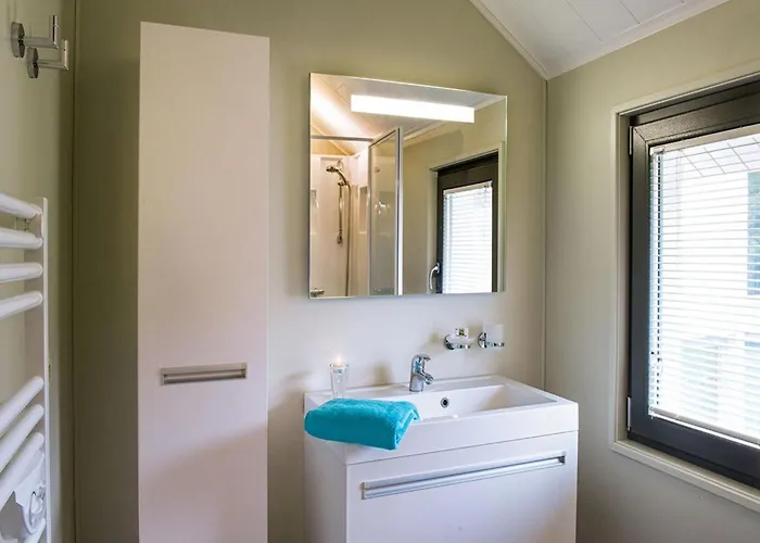 Villa Lakeside With Sauna *